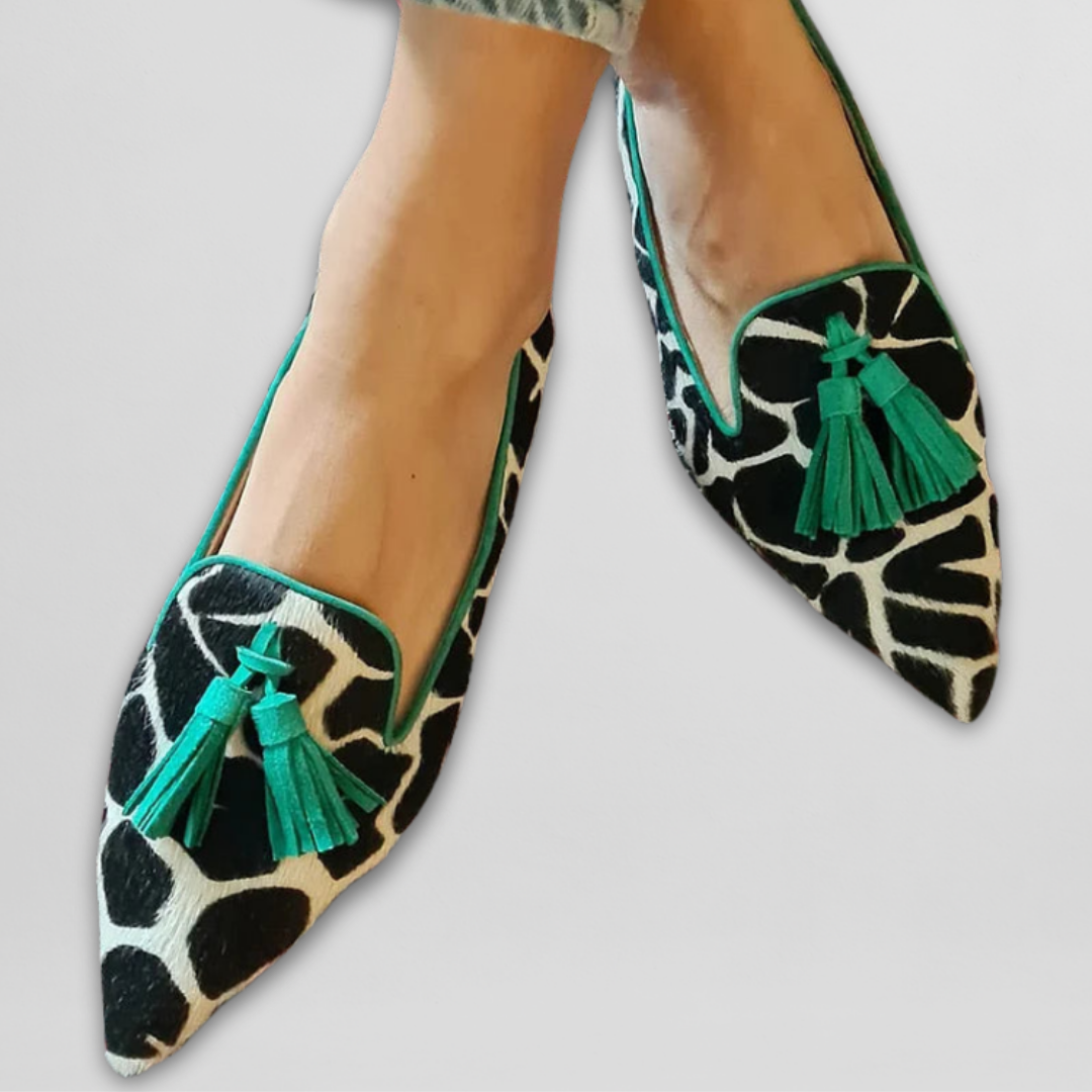 Taszellique – bojtokkal díszített elegáns statement loafer