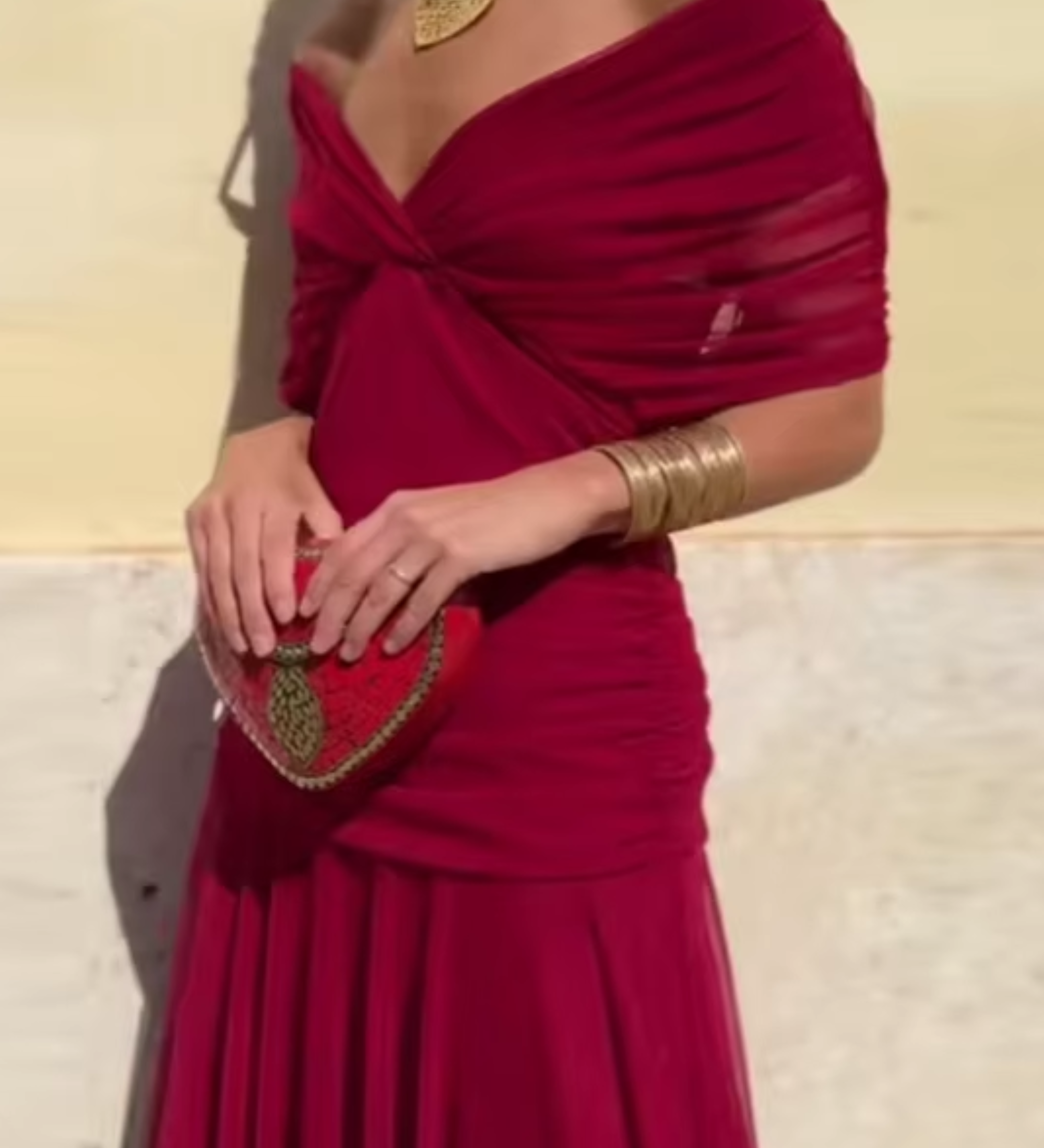 Luisa – hosszú V-kivágású estélyi ruha