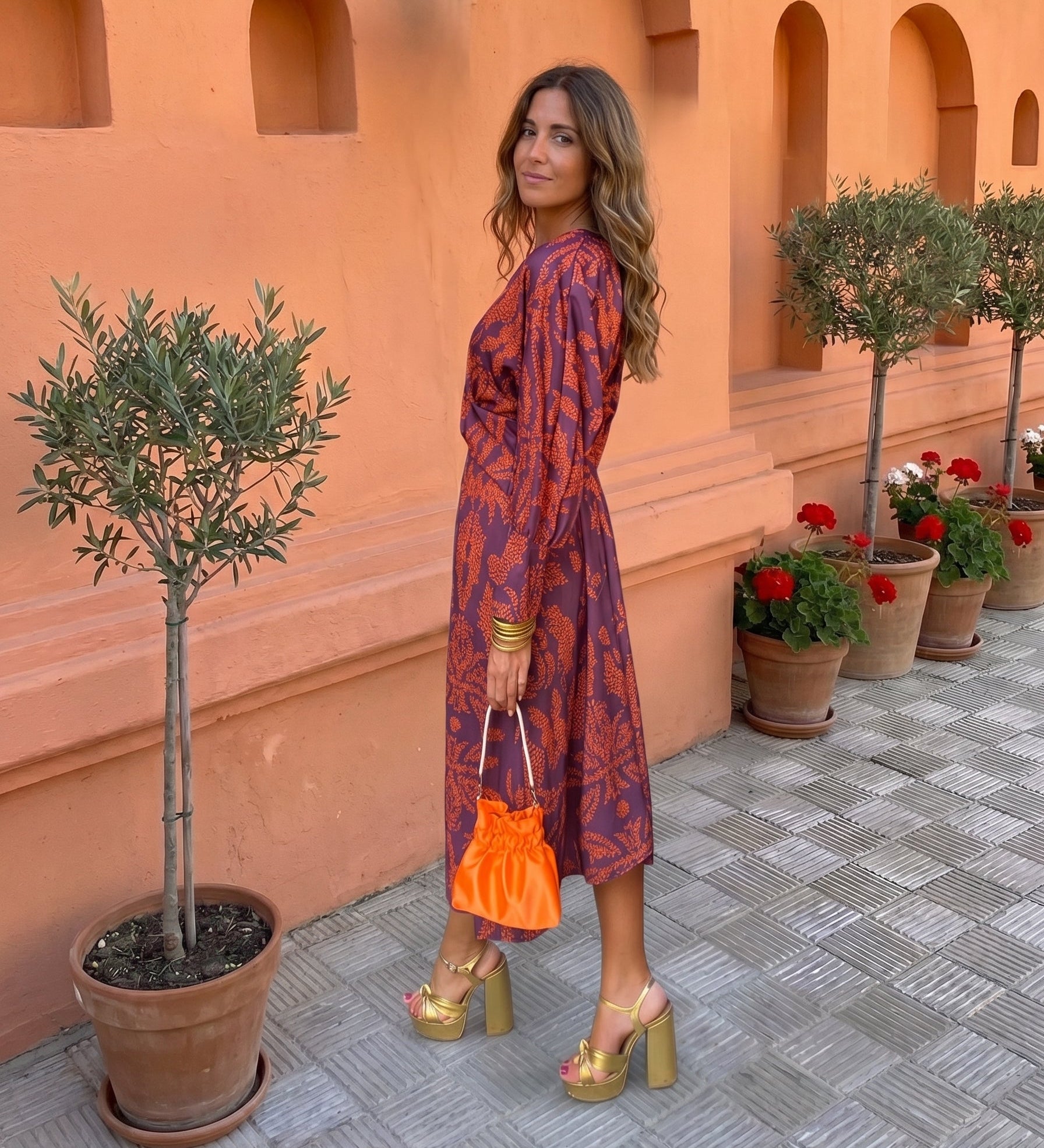 Lilla – virágmintás elegáns midi ruha